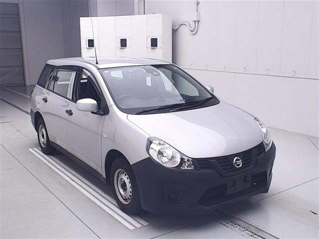 NISSAN AD 2021