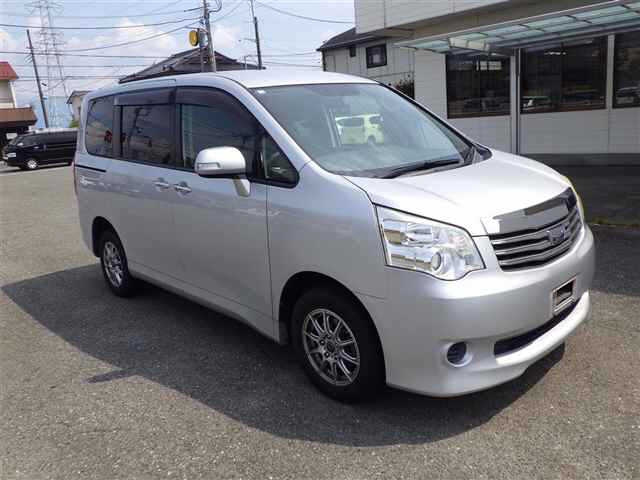 TOYOTA NOAH 2012