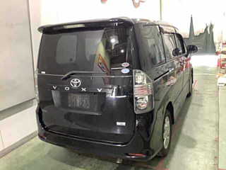 TOYOTA VOXY 2009
