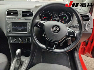VOLKSWAGEN POLO 2015