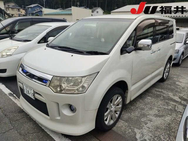 MITSUBISHI DELICA D5 2010