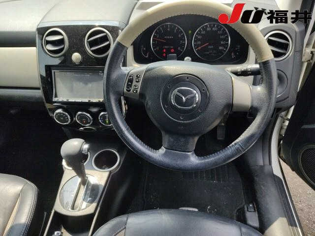 MAZDA VERISA 2011