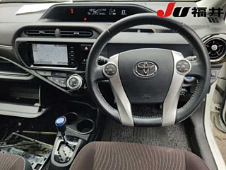 TOYOTA AQUA 2015