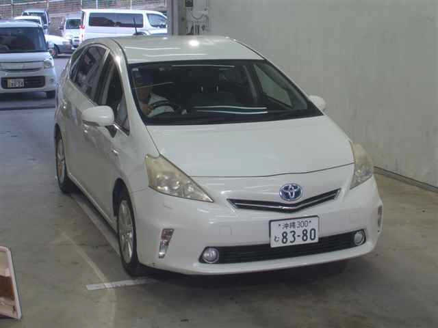 TOYOTA PRIUS ALPHA 2011
