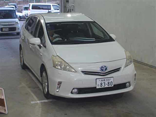 TOYOTA PRIUS ALPHA 2011