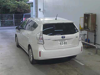 TOYOTA PRIUS ALPHA 2011