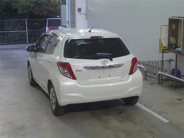 TOYOTA VITZ 2012
