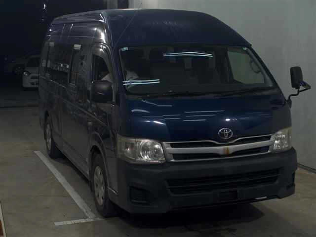TOYOTA HIACE 2012