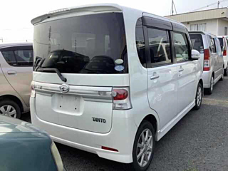DAIHATSU TANTO 2011