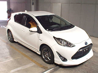 TOYOTA AQUA 2017