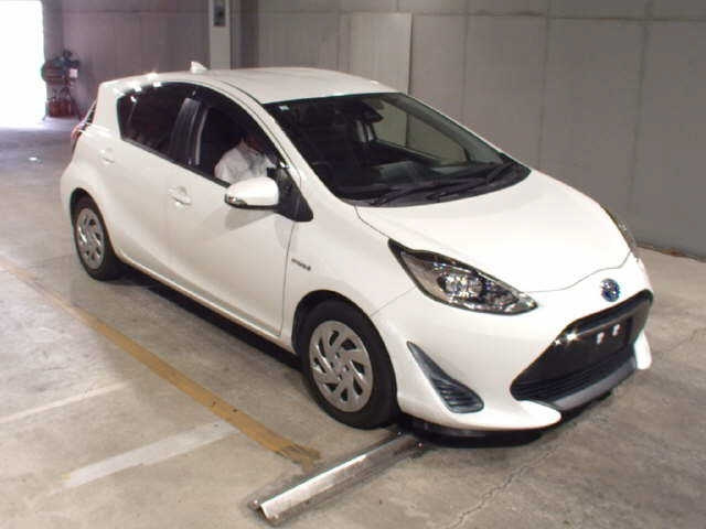 TOYOTA AQUA 2017