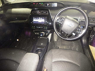 TOYOTA PRIUS 2021