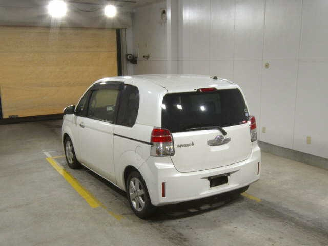 TOYOTA SPADE 2012
