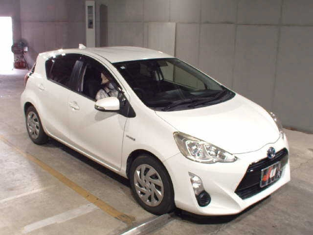 TOYOTA AQUA 2015