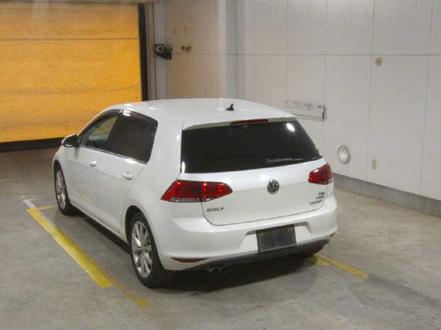 VOLKSWAGEN GOLF 2016