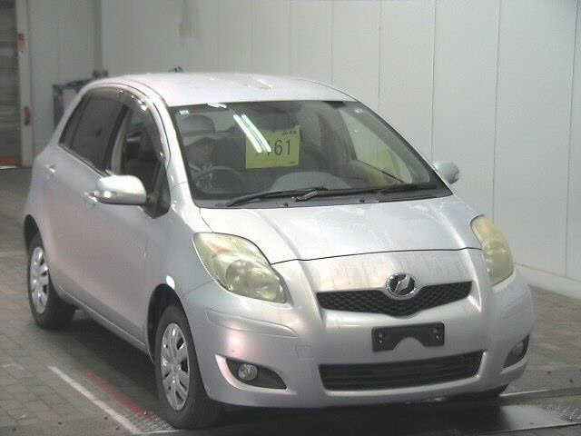 TOYOTA VITZ 2010