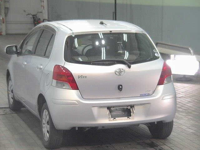 TOYOTA VITZ 2010