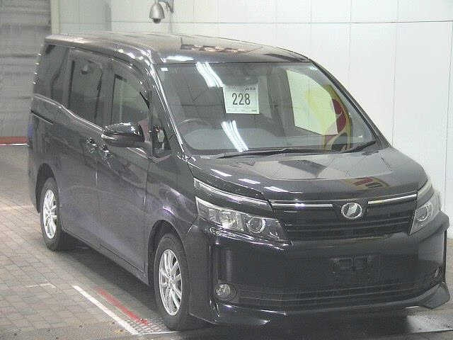 TOYOTA VOXY 2014