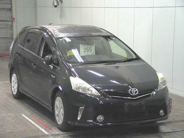 TOYOTA PRIUS ALPHA 2011