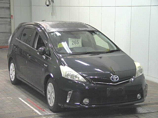 TOYOTA PRIUS ALPHA 2011