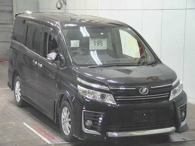 TOYOTA VOXY 2015