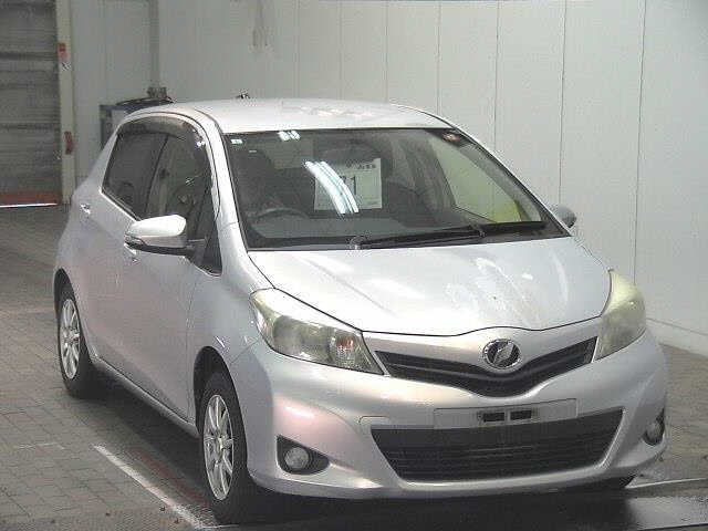 TOYOTA VITZ 2013