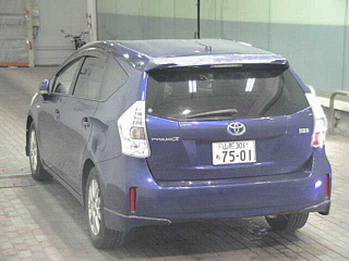 TOYOTA PRIUS ALPHA 2011