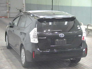 TOYOTA PRIUS ALPHA 2011