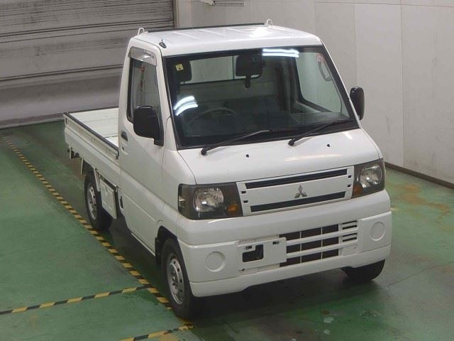 MITSUBISHI MINICAB TRUCK 2011