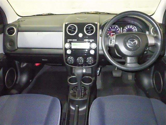 MAZDA VERISA 2010