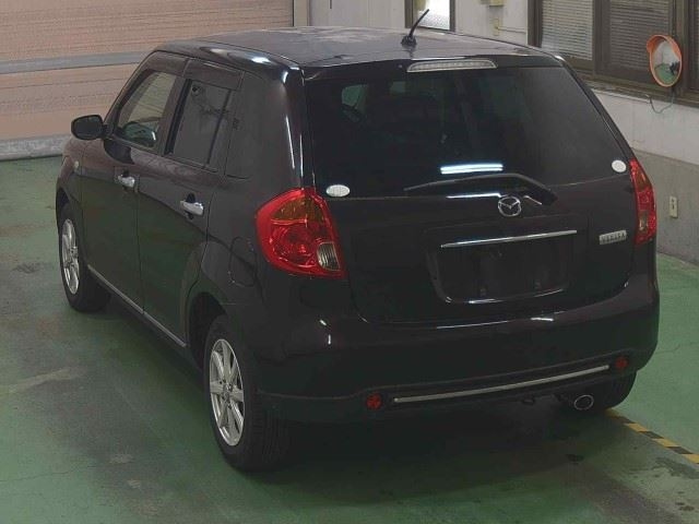 MAZDA VERISA 2010