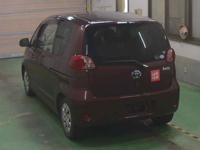 TOYOTA PORTE 2010