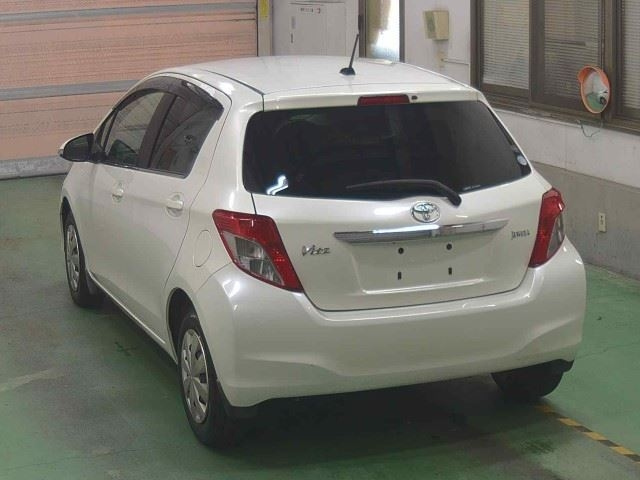 TOYOTA VITZ 2011