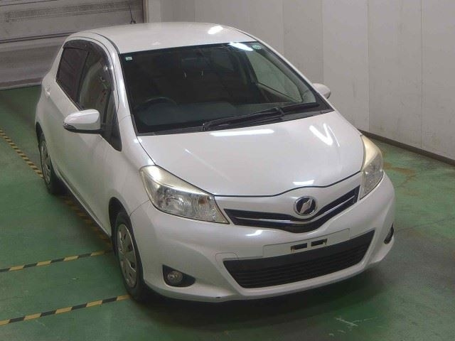 TOYOTA VITZ 2011