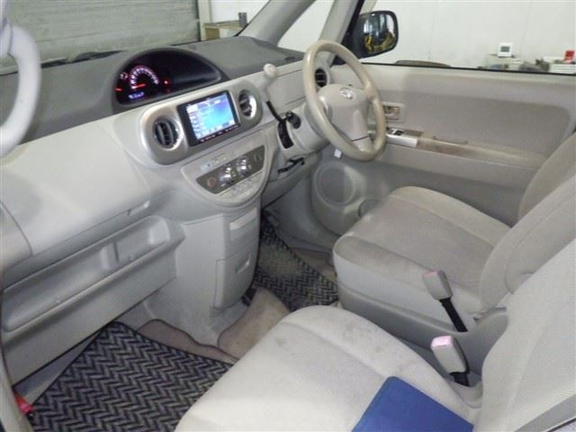 TOYOTA PORTE 2010