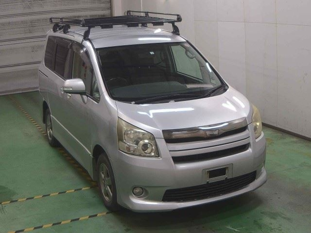 TOYOTA NOAH 2008