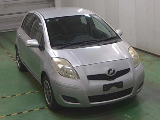 TOYOTA VITZ 2010
