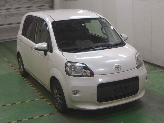TOYOTA PORTE 2015