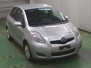 TOYOTA VITZ 2011