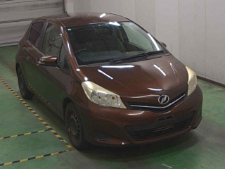 TOYOTA VITZ 2011