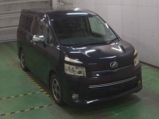 TOYOTA VOXY 2009