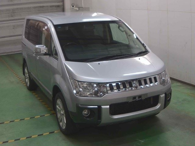 MITSUBISHI DELICA D5 2011
