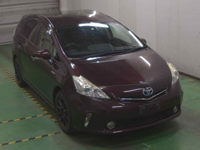 TOYOTA PRIUS ALPHA 2014