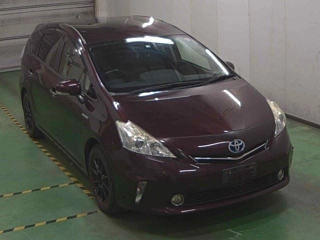TOYOTA PRIUS ALPHA 2014