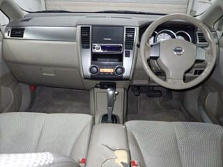 NISSAN TIIDA 2010