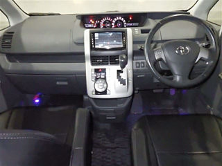 TOYOTA VOXY 2009