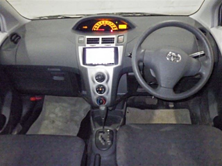 TOYOTA VITZ 2011