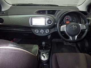 TOYOTA VITZ 2011