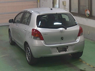TOYOTA VITZ 2010