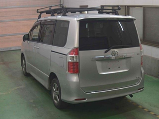TOYOTA NOAH 2008